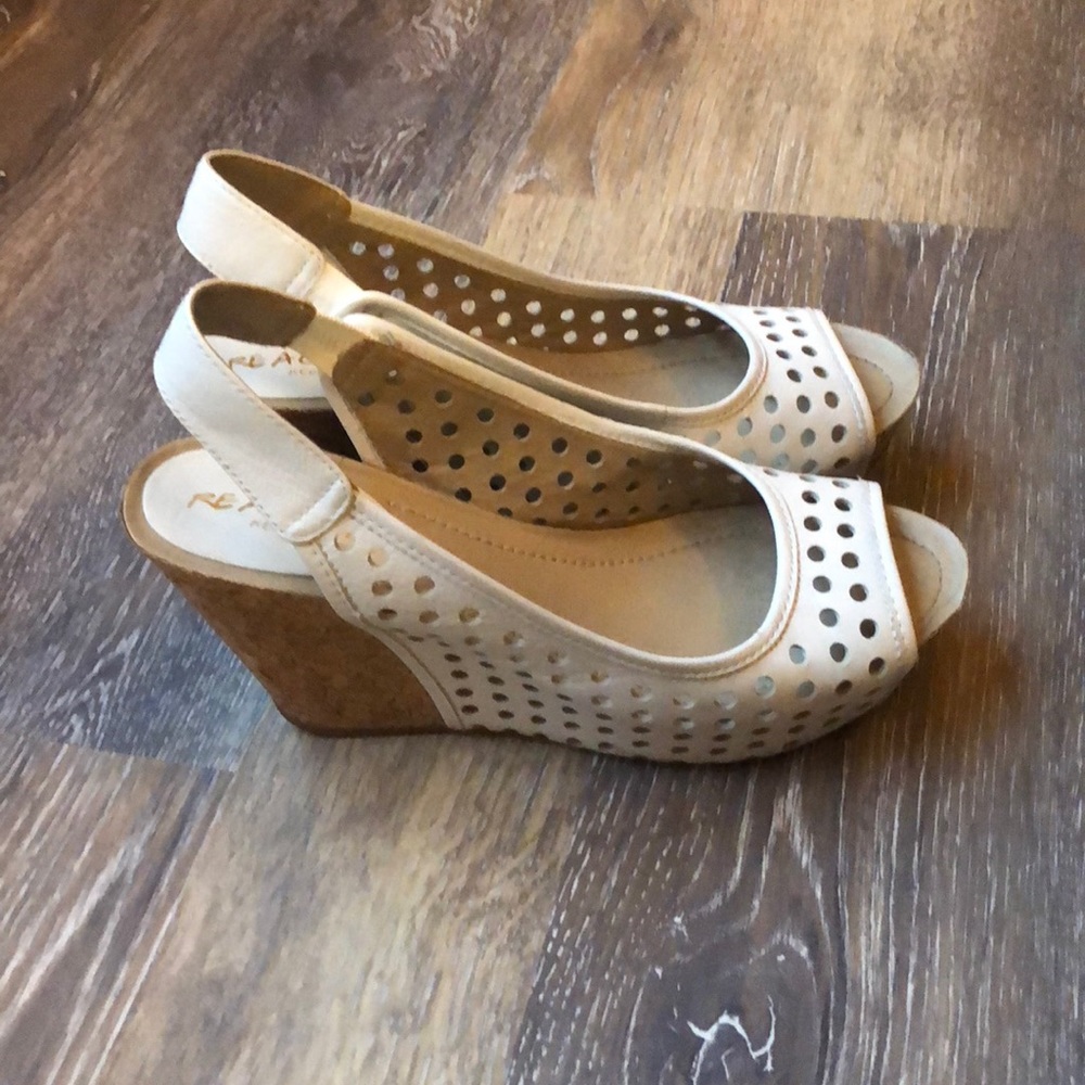 Women’s size 8M wedges